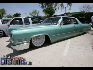 Картинка автомобили выставки уличные фото