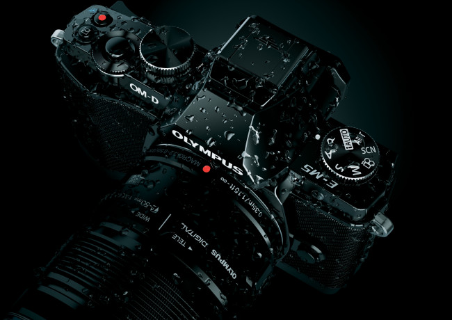 Обои картинки фото бренды, olympus, макро, капли, фотоаппарат