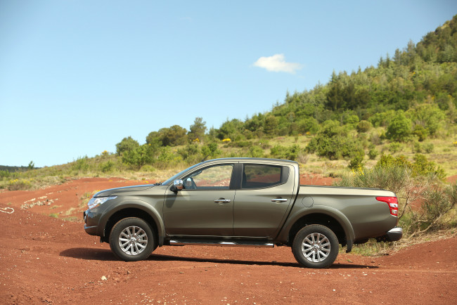 Обои картинки фото автомобили, mitsubishi, l200, double, cab, 2015г