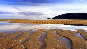 Картинка природа побережье озеро гора песок облака небо