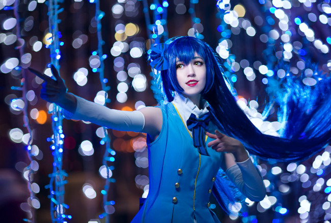 Обои картинки фото девушки, - креатив,  косплей, девушка, фон, взгляд, униформа