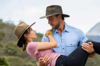 Картинка a+perfect+pairing+||+2022 кино+фильмы -unknown+ другое идеальное сочетание adam demos victoria justice мелодрама комедия виктория джастис aдам демос