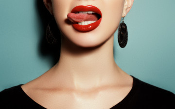 Картинка разное губы серьги алая помада язык