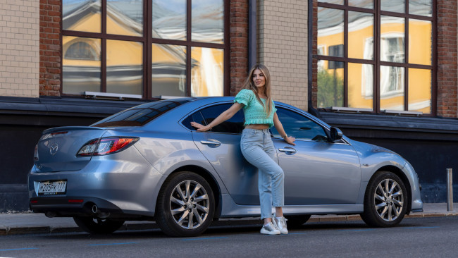 Обои картинки фото автомобили, -авто с девушками, mazda, 6