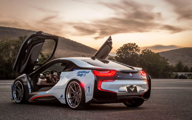 Обои картинки фото bmw i8, автомобили, bmw, белый, горы, деревья, облака