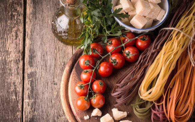 Обои картинки фото еда, макароны,  макаронные блюда, масло, спагетти, петрушка, сыр, помидоры