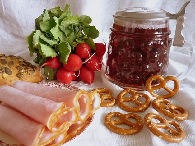 Обои картинки фото inna, korobova, сирень, что, то, немецкое, еда, натюрморт