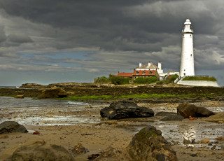 Картинка природа маяки тучи камни дома маяк