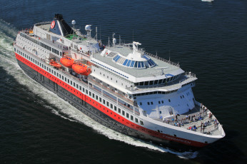 Картинка hurtigruten+finnmarken корабли лайнеры лайнер круизный