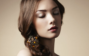 Картинка девушки -unsort+ лица +портреты украшение макияж заколка закрытые глаза волосы девушка