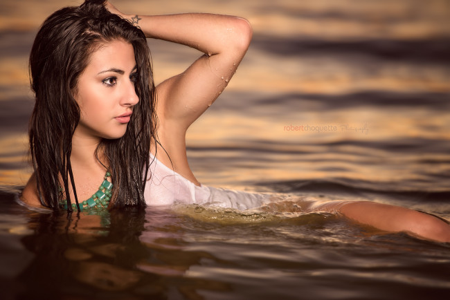 Обои картинки фото девушки, -unsort , брюнетки,  шатенки, профиль, волосы, брюнетка, вода