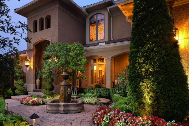 Обои картинки фото города, - здания,  дома, цветы, деревья, особняк, дом, двор, роскошь, красота, фонтан