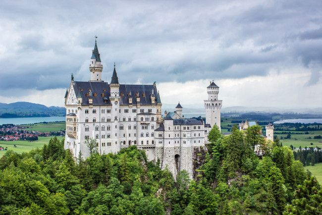 Обои картинки фото schloss neuschwanstein, города, замок нойшванштайн , германия, лес, замок, холм