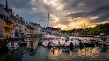 Картинка франция корабли катера здания причал облака