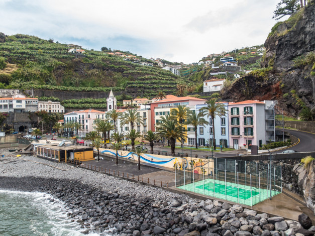 Обои картинки фото португалия, города, - панорамы, камни, дома, море, берег