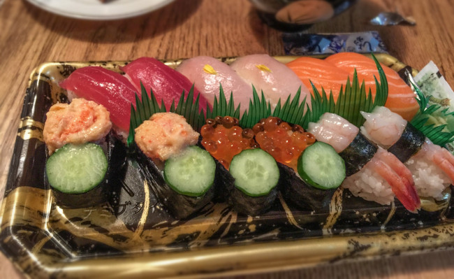 Обои картинки фото еда, рыба,  морепродукты,  суши,  роллы, деликатесы