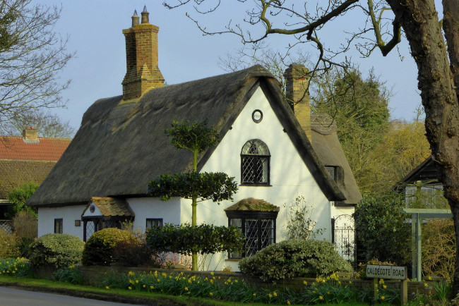 Обои картинки фото англия, города, - здания,  дома, деревья, цветы, кустарники