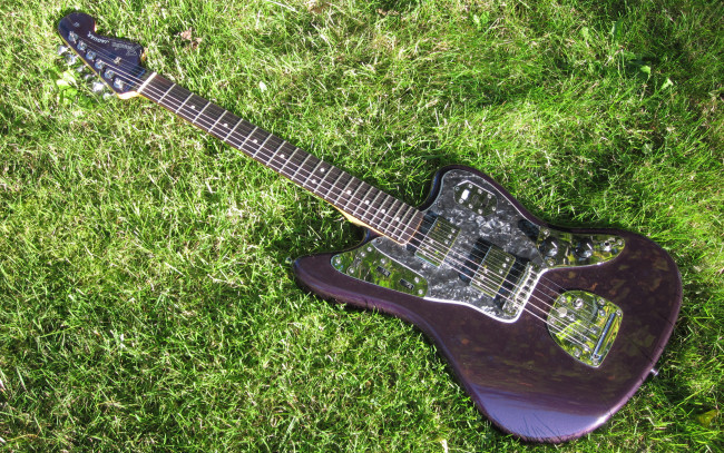 Обои картинки фото музыка, -музыкальные инструменты, трава, гитара