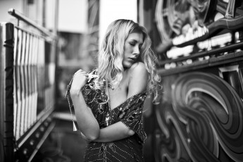 Картинка девушки -unsort+ черно-белые+обои граффити платье блондинка