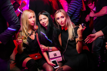 Картинка девушки -+группа+девушек красивая девушка ночной клуб