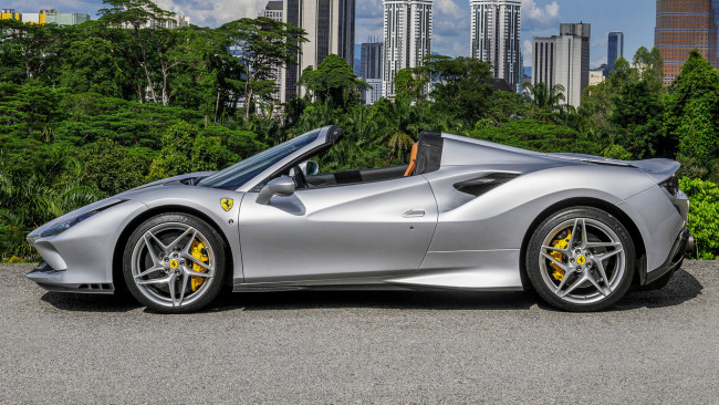 Обои картинки фото ferrari f8 spider 2020, автомобили, ferrari, f8, spider, 2020, жгучая, девушка, из, италии