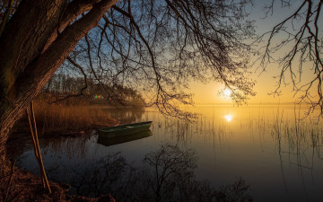 Картинка корабли лодки +шлюпки река заводь лодка закат