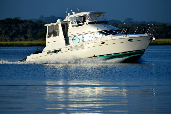 Обои картинки фото корабли, яхты, река, яхта