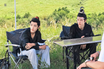 Картинка разное знаменитости сяо чжань ван ибо стол костюмы