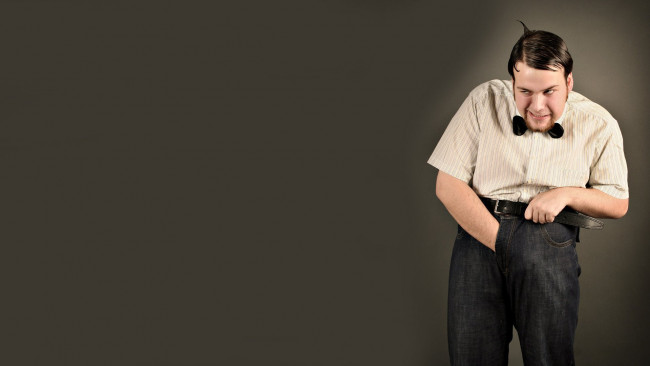 Обои картинки фото юмор и приколы, извращенец, рубашка, брюки, ремень, бабочка