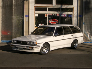 Картинка автомобили nissan datsun