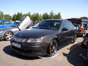 Картинка автомобили выставки уличные фото