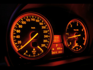 Картинка автомобили спидометры торпедо