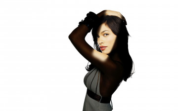 Картинка девушки rosario+dawson брюнетка платье браслеты розарио доусон