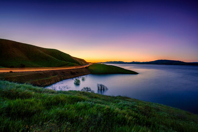 Обои картинки фото природа, реки, озера, иллюминация, трава, водоем, холмы