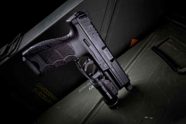 Обои картинки фото hk vp9 tactical, оружие, пистолеты, ствол