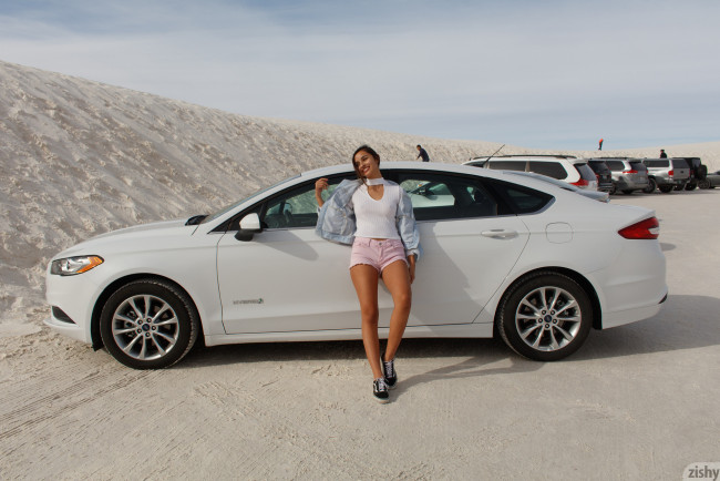 Обои картинки фото автомобили, -авто с девушками, фон, взгляд, девушка