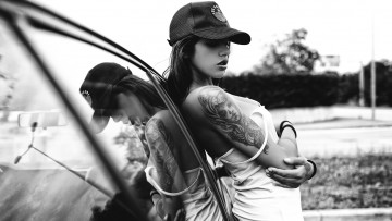 Картинка девушки -+черно-белые sara