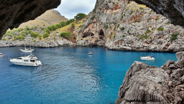 обоя корабли, разные вместе, бухта, скалы, яхты