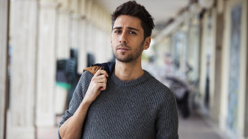 Картинка мужчины -+unsort брюнет свитер усы