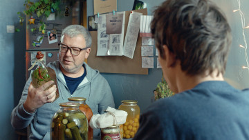 Картинка только+серьёзные+отношения+ +2021+ кино+фильмы только+серьёзные+отношения только серьезные отношения александр робак чижик отец комедия