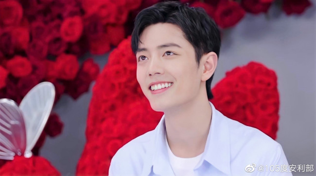 Обои картинки фото мужчины, xiao zhan, актер, лицо, розы, бабочка