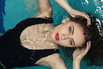 Картинка сексуальная+девушка девушки -+брюнетки +шатенки девушка женщина брюнетка темноволосая сексуальная модель звезда позирует разная обувь верхняя стильная одежда нижнее эротическое бельё трусы лифчик колготки чулки аксессуары макияж и множество элементов на фотографии