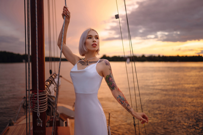 Обои картинки фото алёна катрецкая, девушки, - блондинки,  светловолосые, девушка, женщина, блондинка, светловолосая, сексуальная, модель, звезда, позирует, разная, обувь, верхняя, стильная, одежда, нижнее, эротическое, бельё, трусы, лифчик, колготки, чулки, аксессуары, макияж, и, множество, элементов, на, фотографии