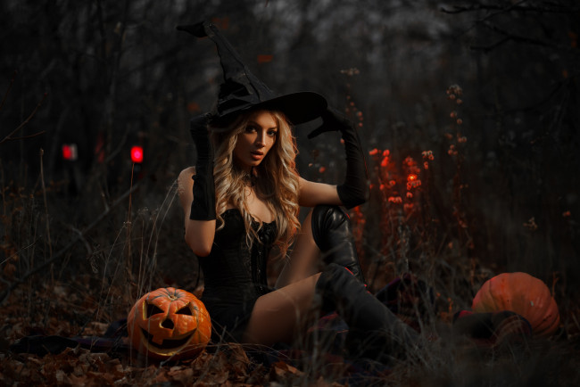 Обои картинки фото сексуальная девушка, девушки, - блондинки,  светловолосые, девушка, женщина, блондинка, светловолосая, сексуальная, модель, звезда, позирует, разная, обувь, верхняя, стильная, одежда, нижнее, эротическое, бельё, трусы, лифчик, колготки, чулки, аксессуары, макияж, и, множество, элементов, на, фотографии