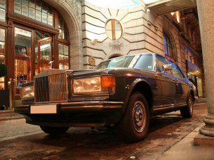 Картинка автомобили выставки уличные фото