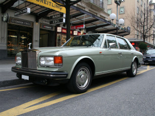 Картинка автомобили выставки уличные фото