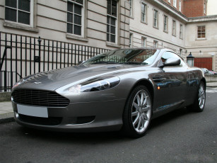 Картинка автомобили выставки уличные фото