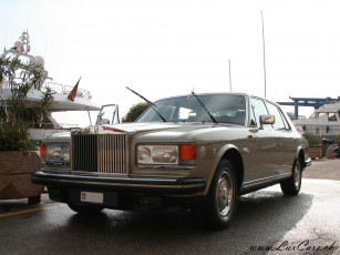 Картинка автомобили выставки уличные фото