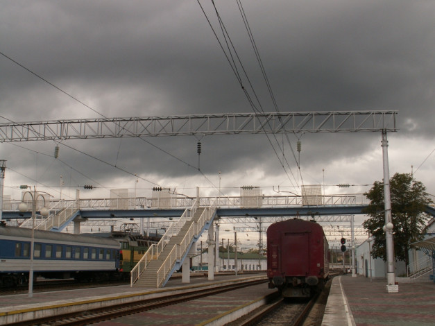 Обои картинки фото тучки, техника, поезда