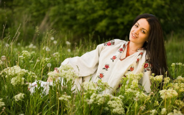 Картинка _Unsort+-НЕ+ВЫБИРАТЬ++ девушки  не выбирать брюнетка луг